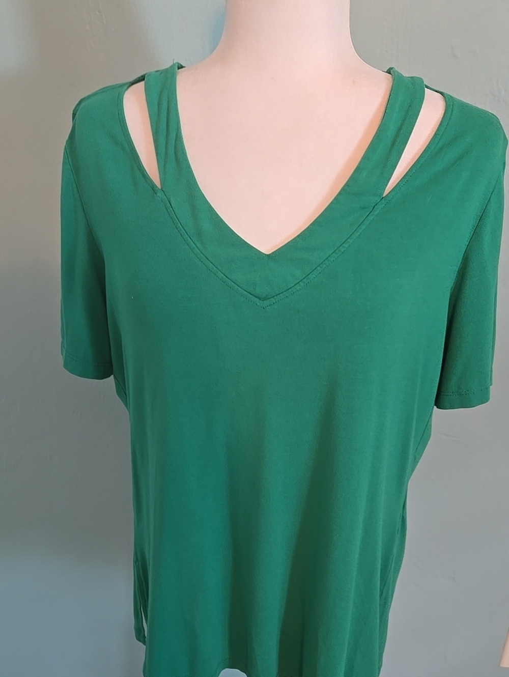 Joseph Ribkoff Emerald Green V-Neck Short Sleeve Top with Shoulder Cutouts